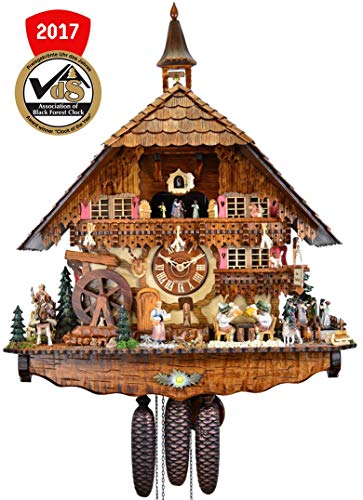 Grande horloge à coucou traditionnelle en bois avec décor et personnages